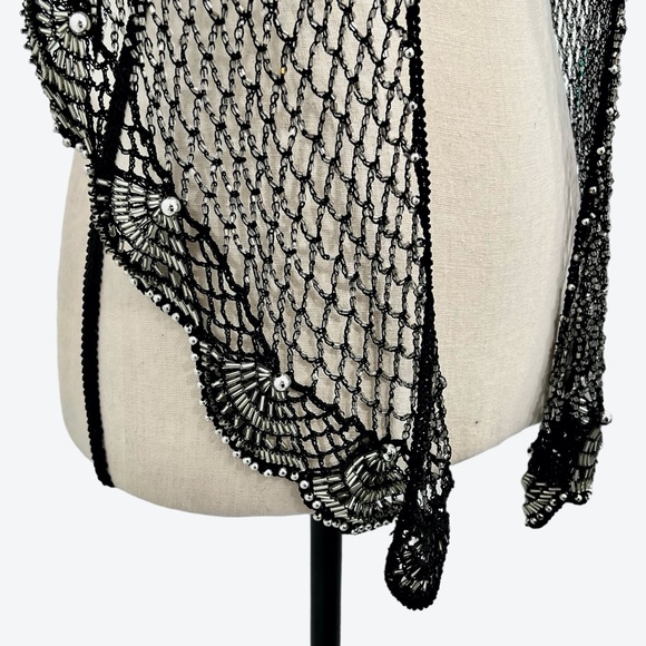 VINTAGE BLACK BEADED CROCHETED SHAWL WRAP W SILVER BEADS & SCALLOPED EDGES - Picture 3 of 16